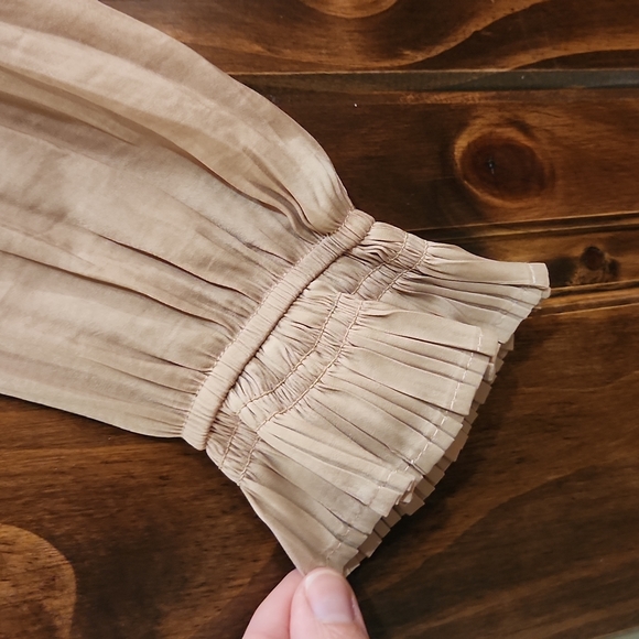 🆕️ Philosophy Cut & Sewn  V Neck Blouse in Latte - Picture 4 of 8